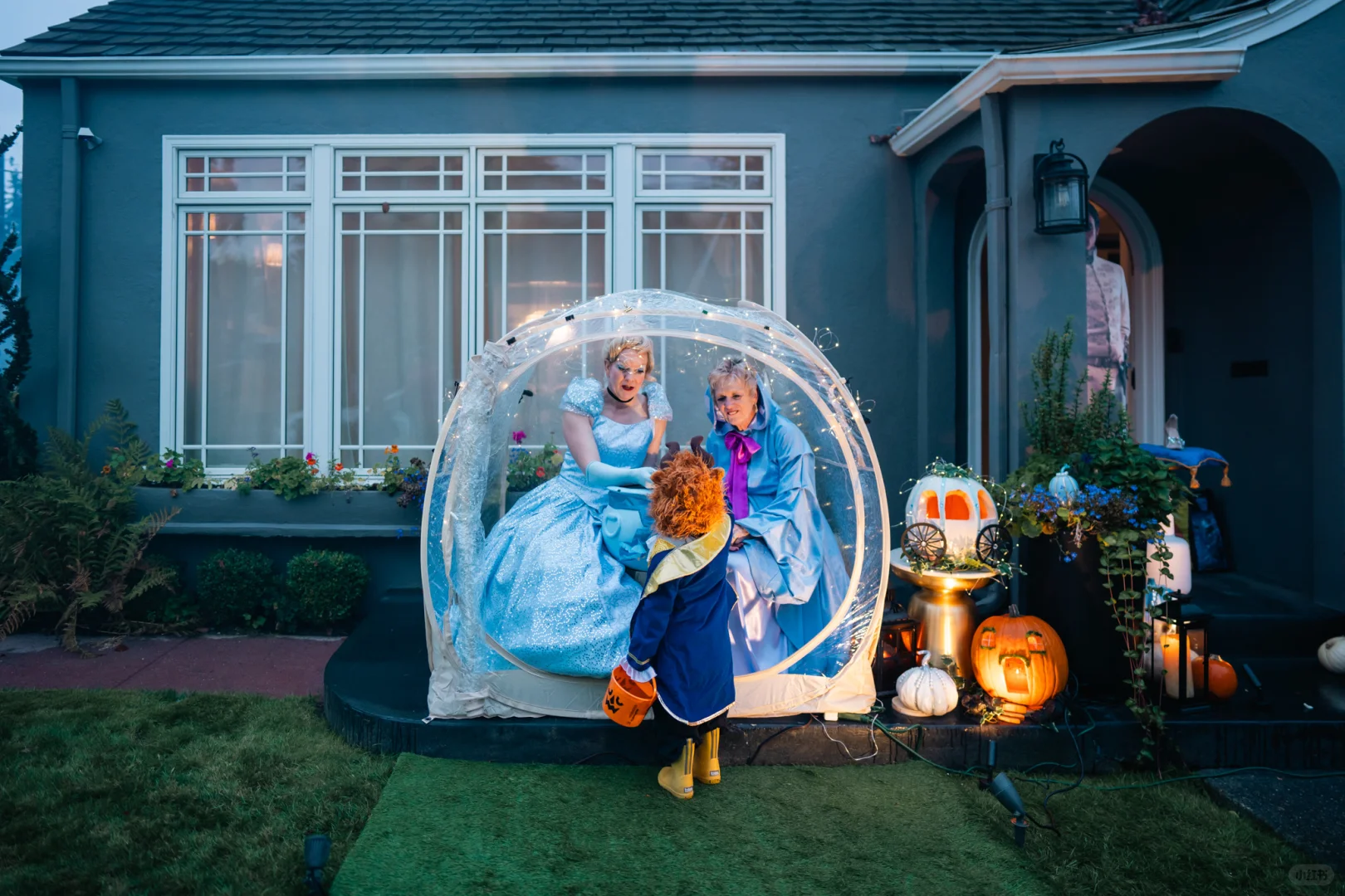 Seattle Trick-or-Treaters, This Street's the Spot for Candy!