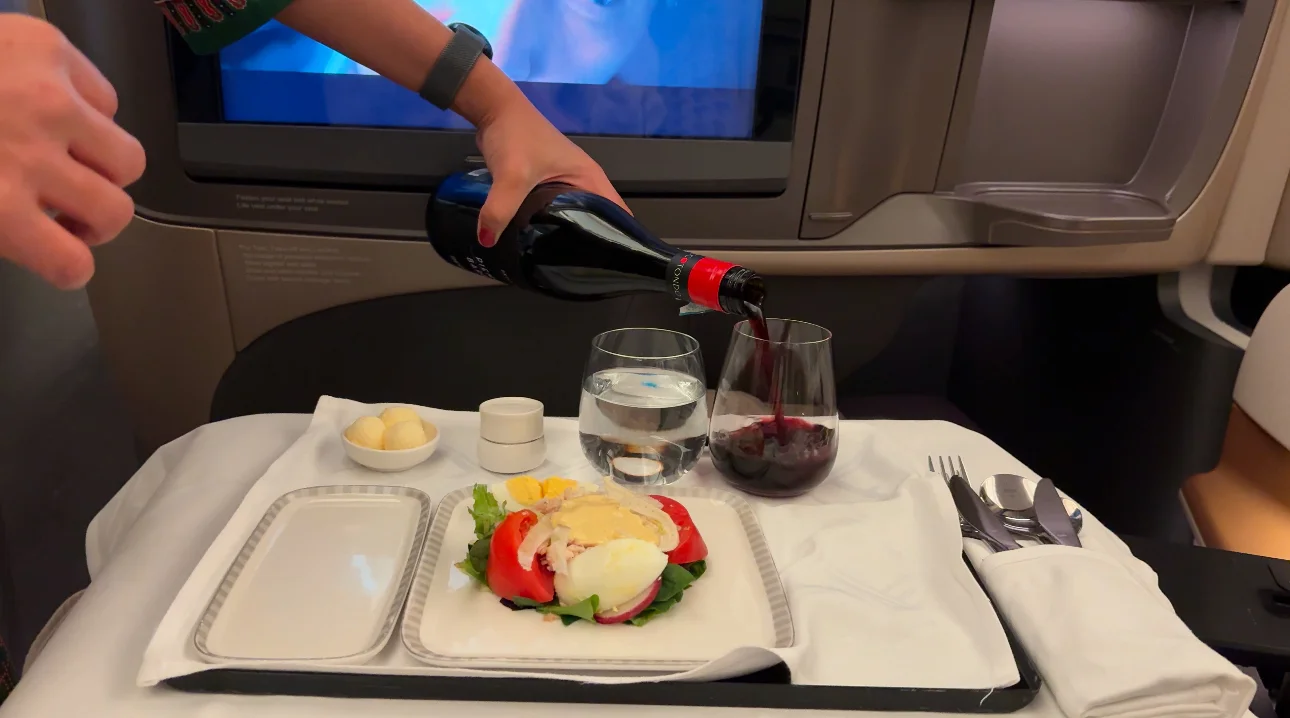 The New United Airlines VIP Lounge in the U.S. is truly disappointing...