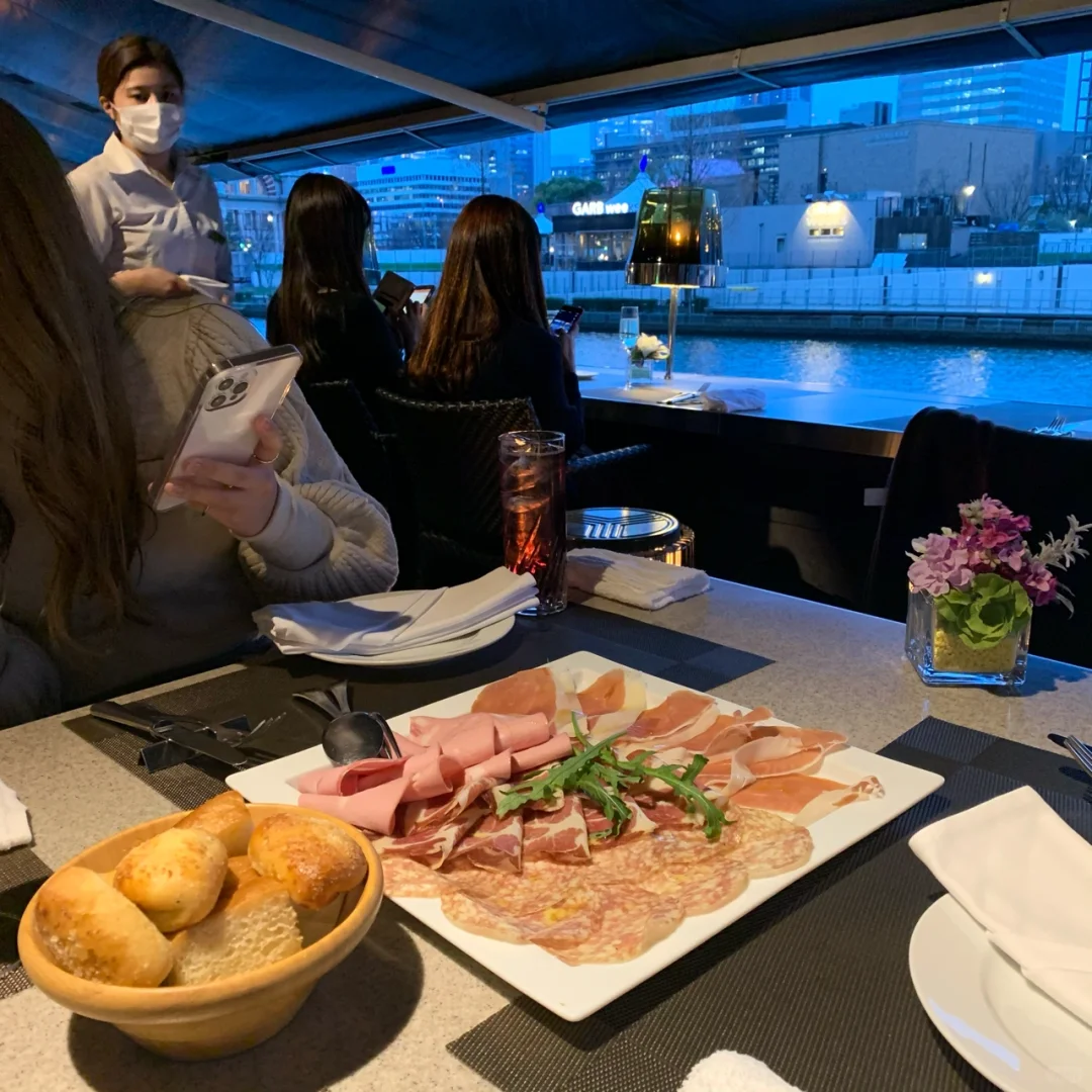 Osaka Eats: Cow-tastic & Blooming Delights 🐄💐