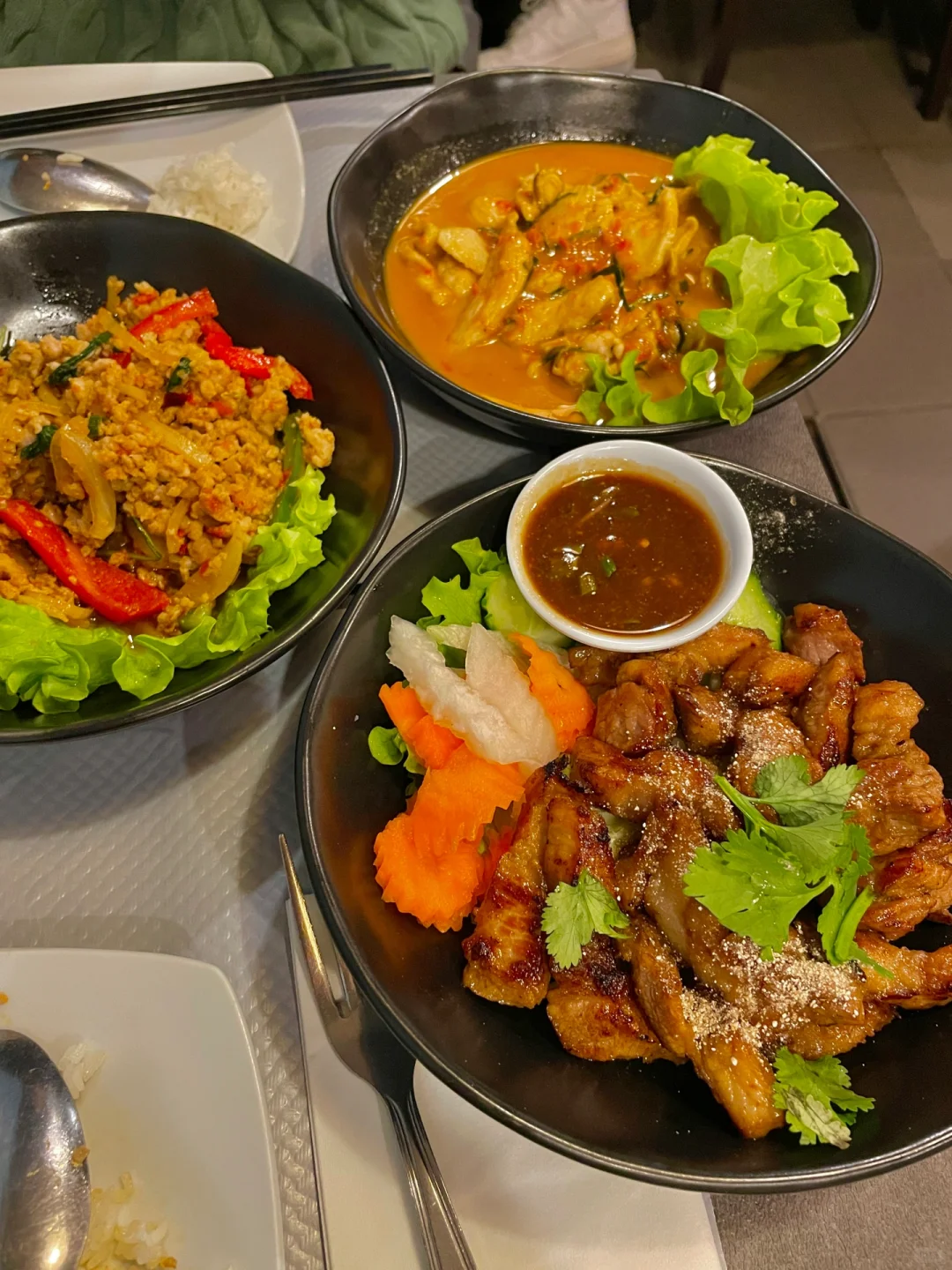 Paris Thai Food Heaven⁉️ Under €20 Per Person, Stuffed to the Brim 💰