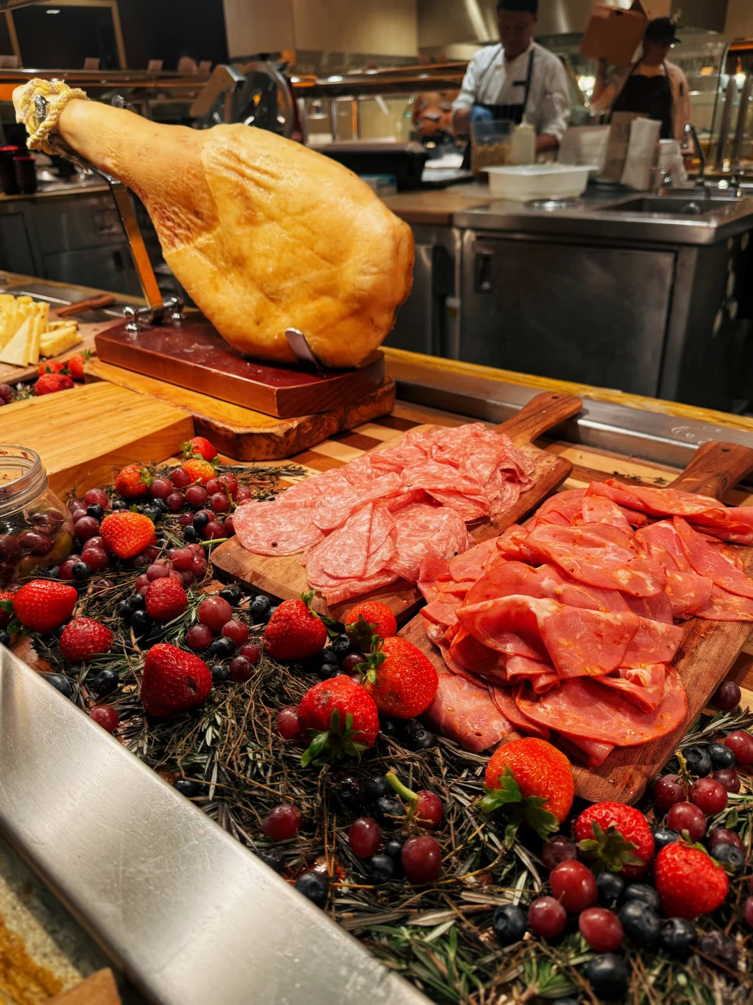 Sharing a Casino Restaurant with All-You-Can-Eat Snow Crab for Breakfast