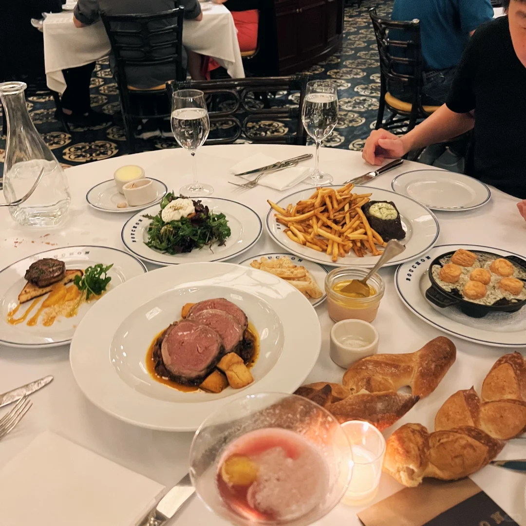 Las Vegas: The Hottest Foodie Spots and Trendy Restaurants