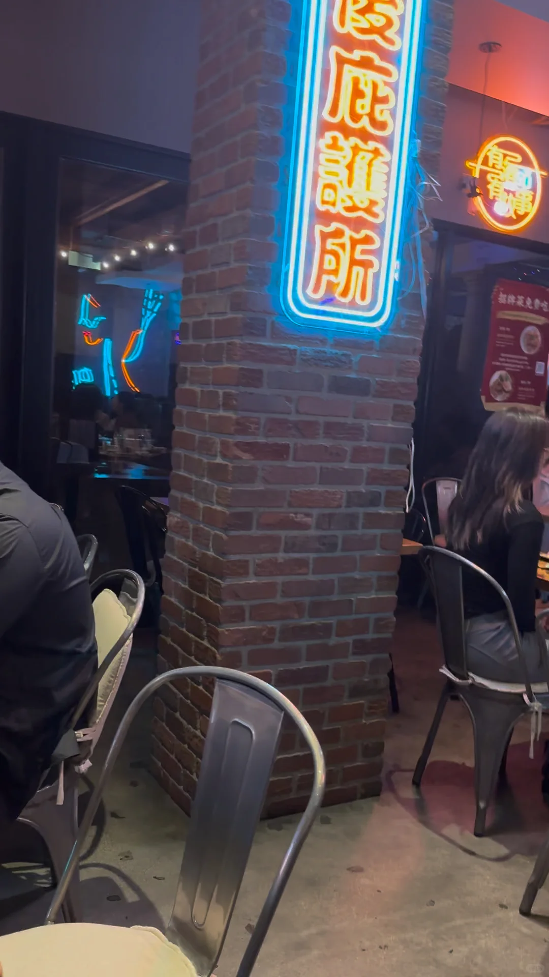 Saturday Night at LA's Cozy Tavern