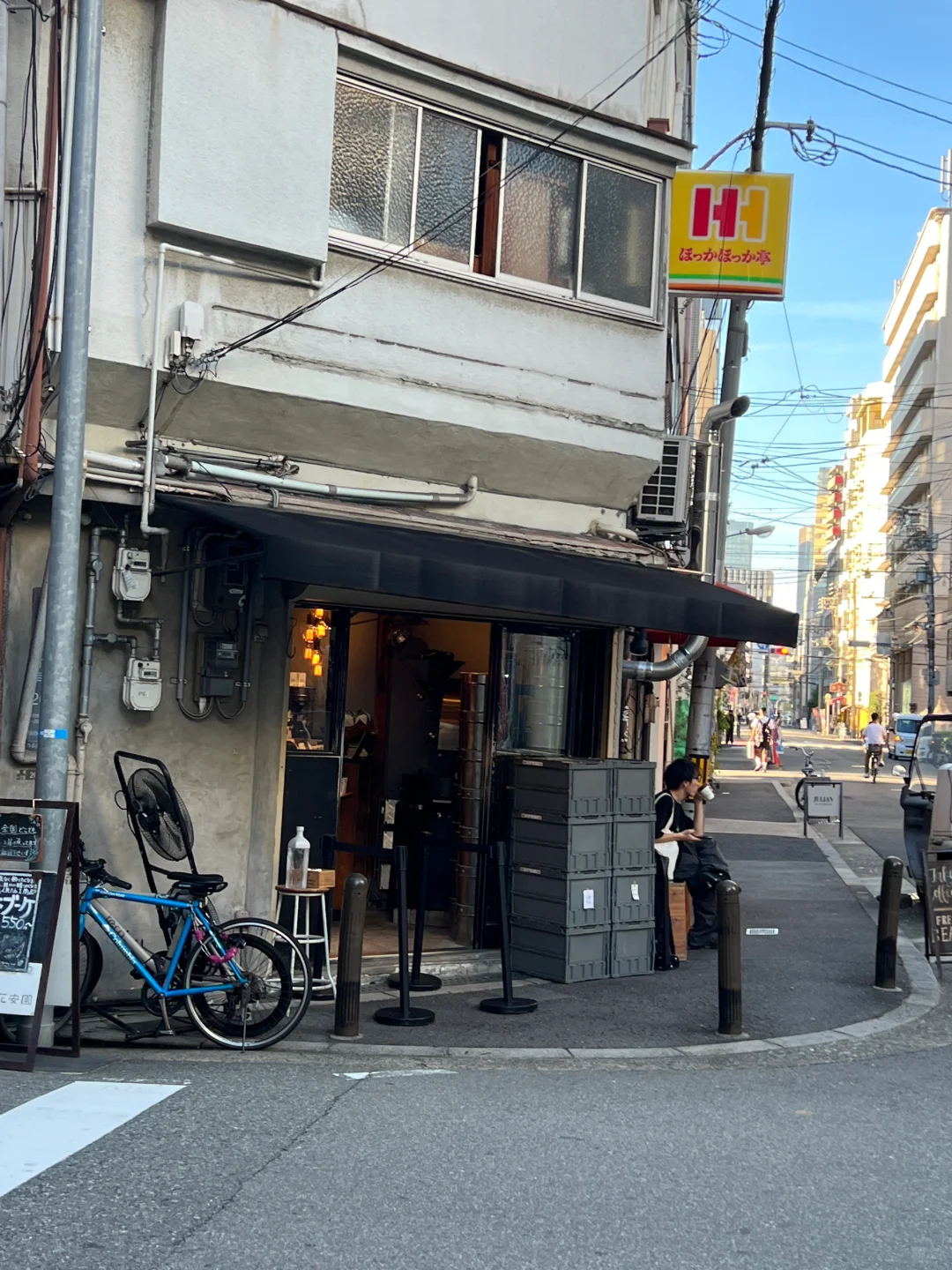 This Hole-in-the-Wall Joint is Asia's No. 2 Coffee Shop... Osaka