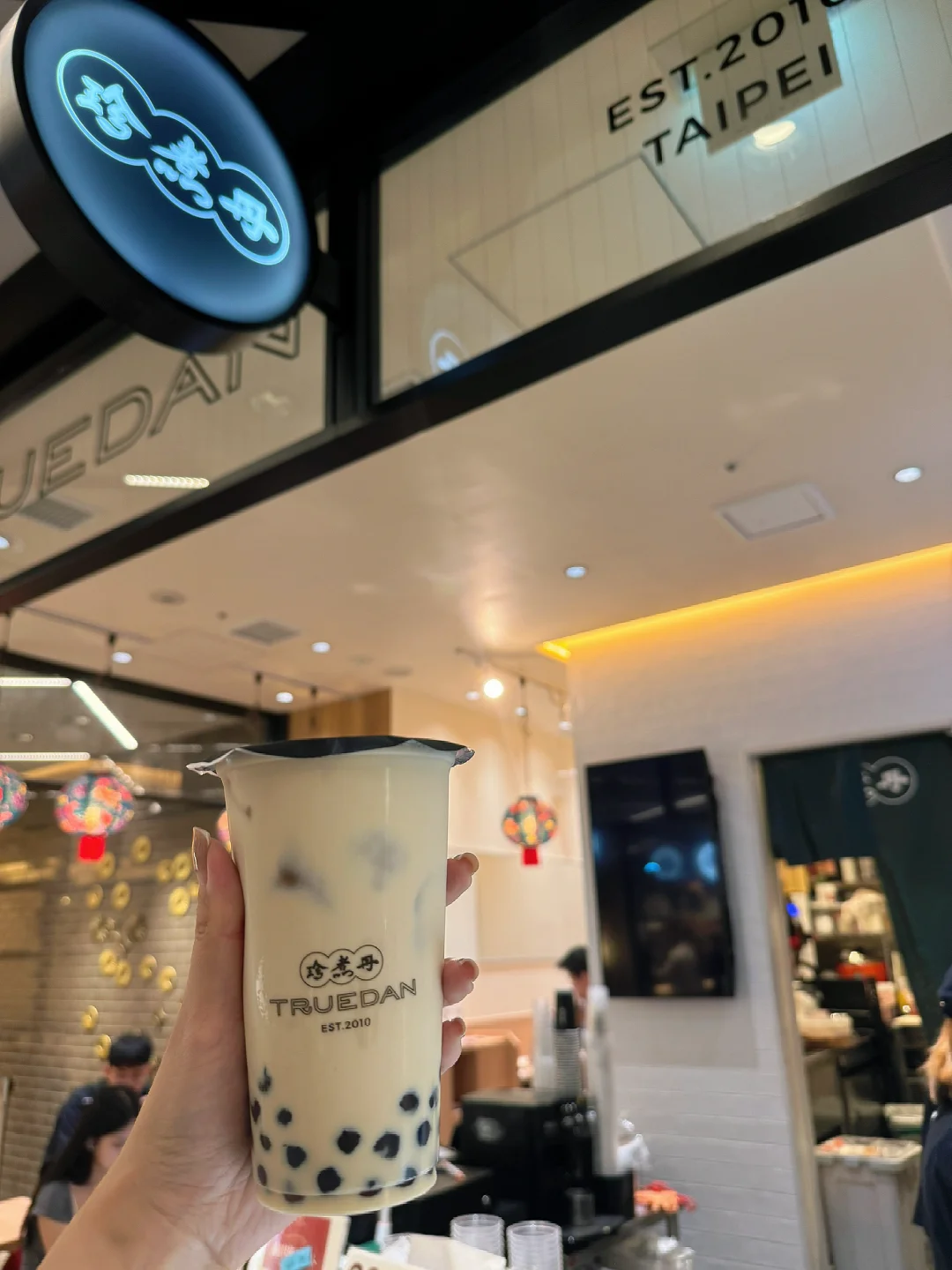 Before heading back to China, every Japan expat has to hit up Ginza for a cup of Zhen Zhur Dan milk tea 🧋