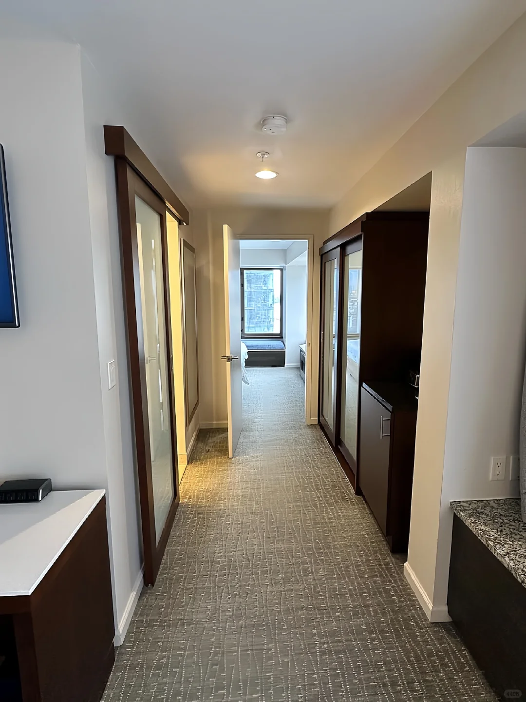 I found a huge and budget-friendly hotel in Seattle 😭 Worth every penny!