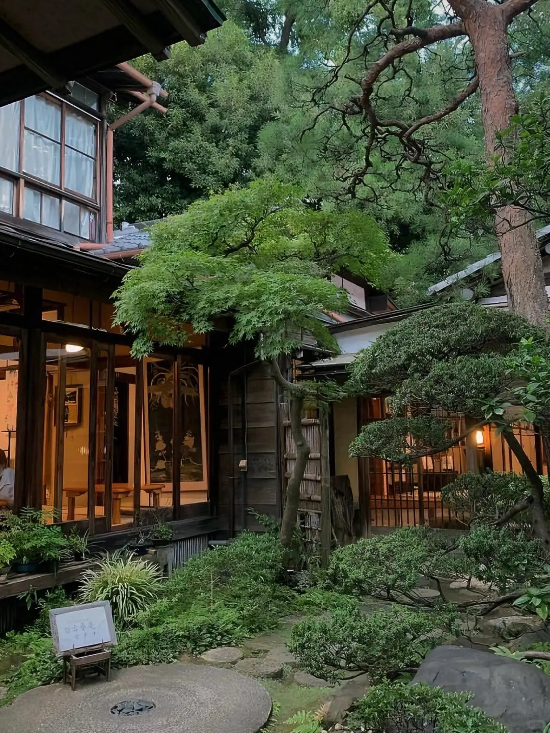 Tokyo, Japan | 4 Hidden Gem Courtyard Cafés in the Bustling City