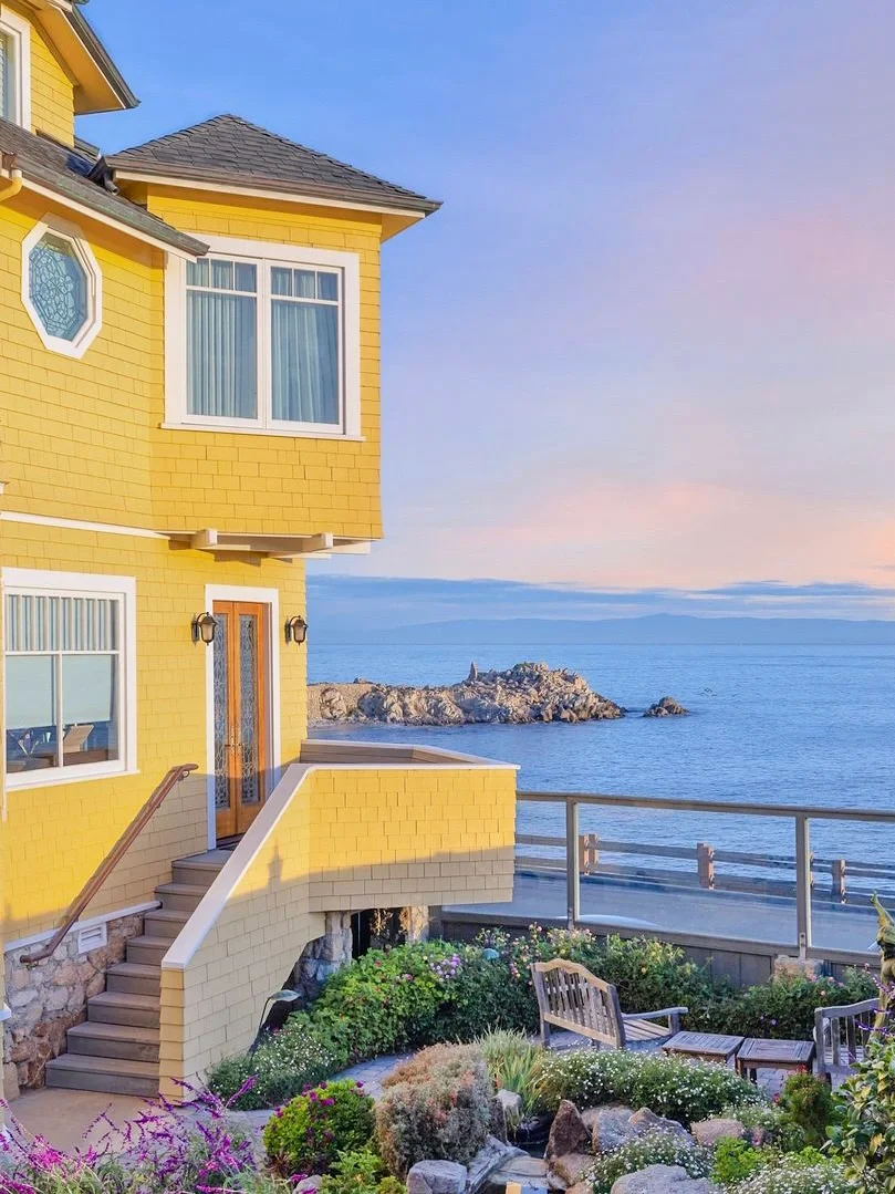 California's Highway 1 ✨ This town is straight-up next level gorgeous