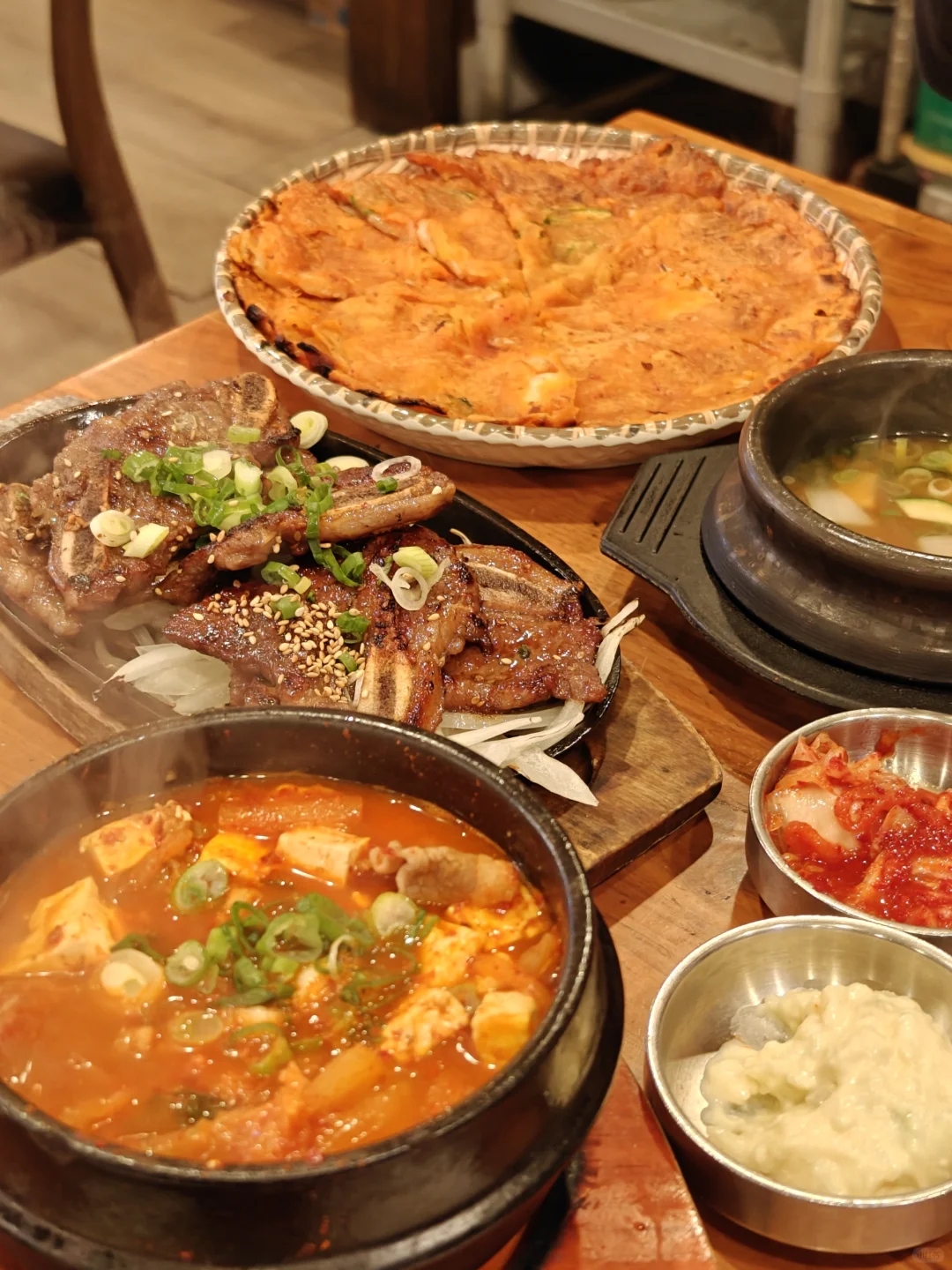 Seoul Korean cuisine took great care of me ٩(๑❛︶❛๑)۶