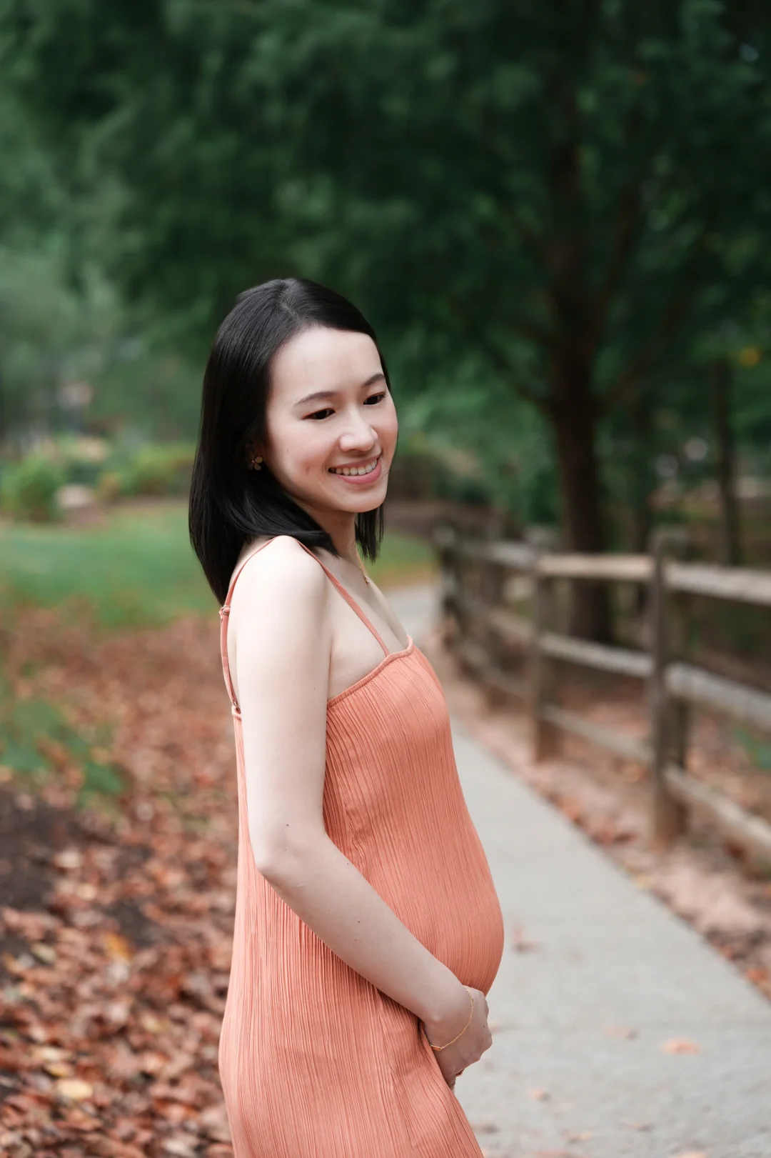 Autumn Maternity Photos | Recommended Park: Morgan Falls in Atlanta