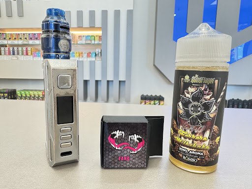 Vape Shop Sevilla Este | Sinhumo in Seville, Spain - reviews,open  hours,photo spots, things to do