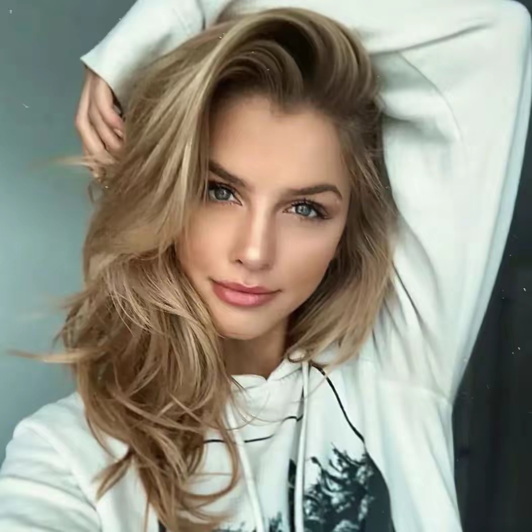 Adriana Russell